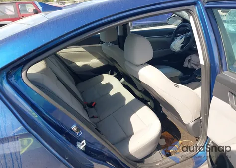 2019 Hyundai Elantra Sel z USA, uszkodzony, nr VIN 5NPD84LFXKH412014